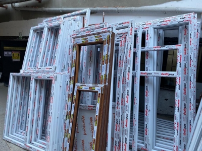 What is the difference between a Chinese door and a turkey door?
